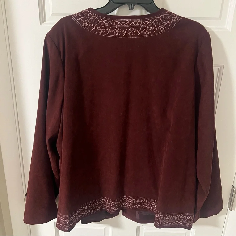 Susan Graver Style embroidered tunic style jacket hook/eye closure  burgundy 1X